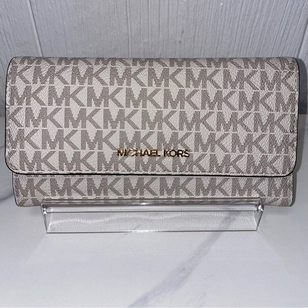 Michael Kors Gray Wallet Sleek Design Compact Size - Picture 2 of 8